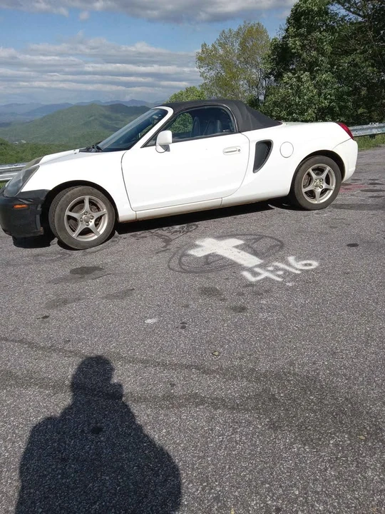 2000 Toyota MR2 Spyder/MR-S - Image 2 of 3