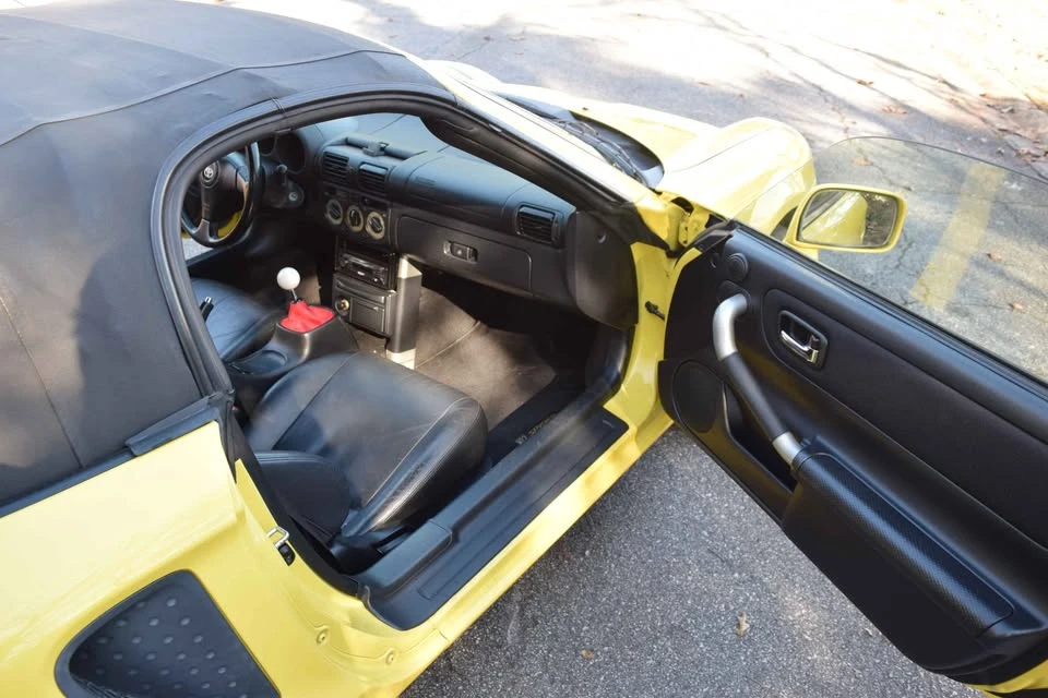 2000 Toyota MR2 Spyder/MR-S - Image 9 of 9