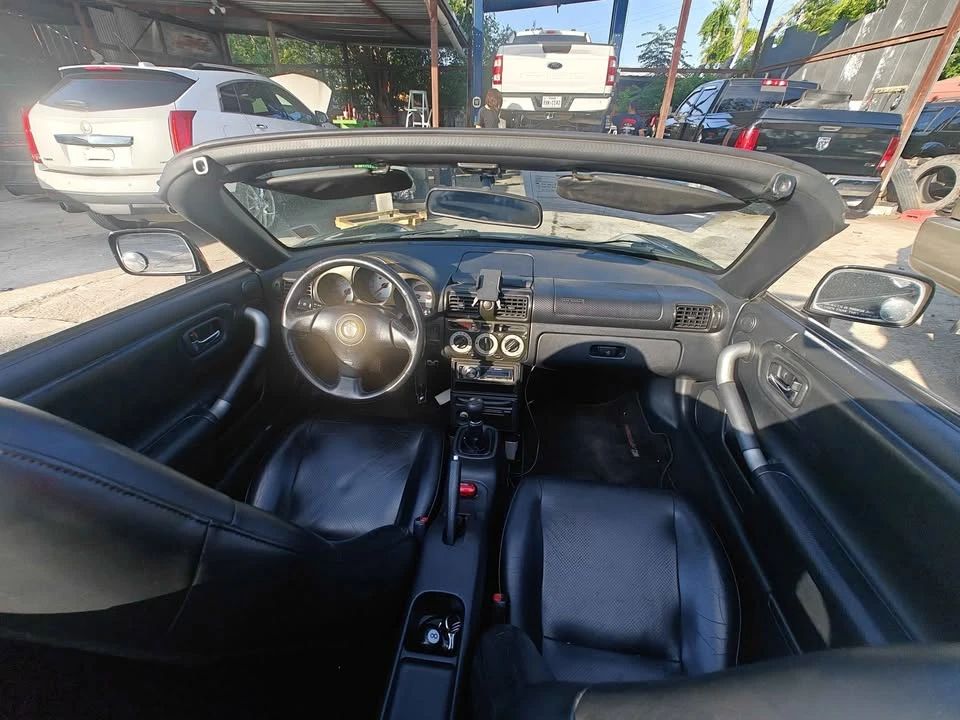 2000 Toyota MR2 Spyder/MR-S - Image 11 of 12