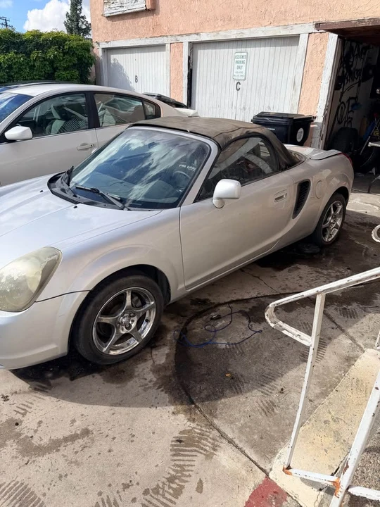 2000 Toyota MR2 Spyder/MR-S - Image 2 of 8