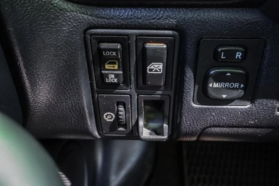 2000 Toyota MR2 Spyder/MR-S - Image 19 of 20