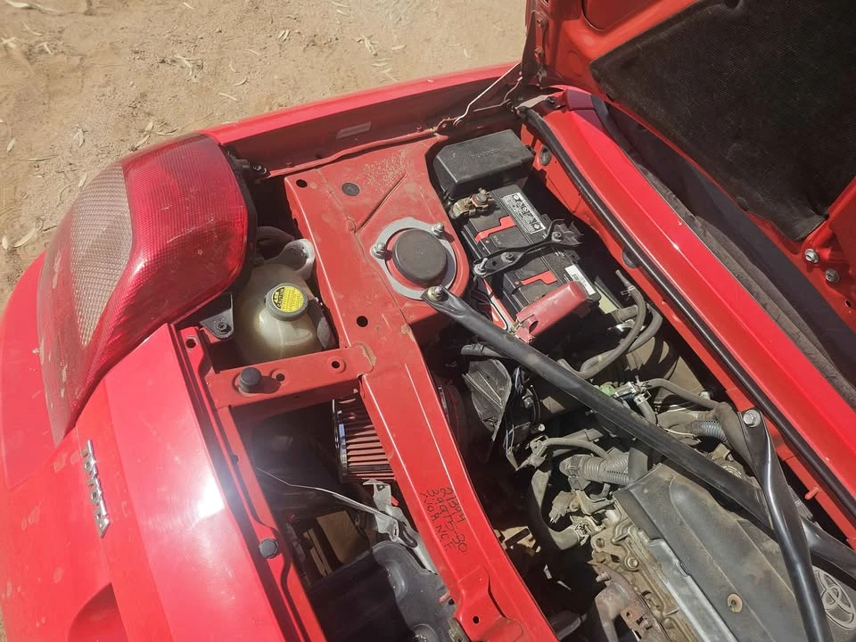 2000 Toyota MR2 Spyder/MR-S - Image 17 of 18