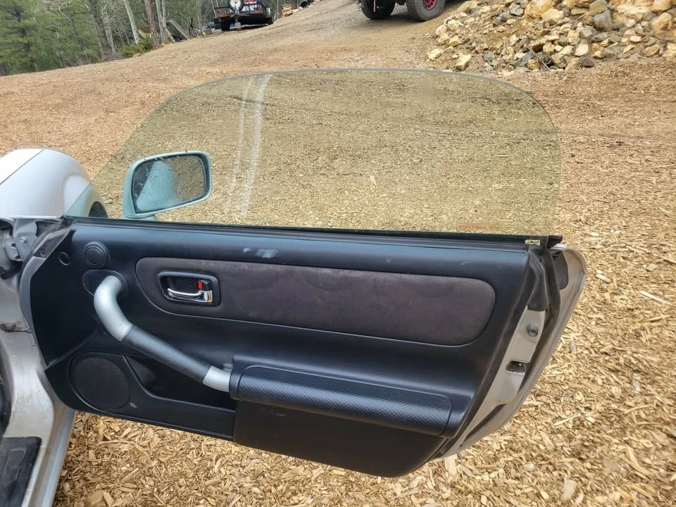 2000 Toyota MR2 Spyder/MR-S - Image 17 of 18
