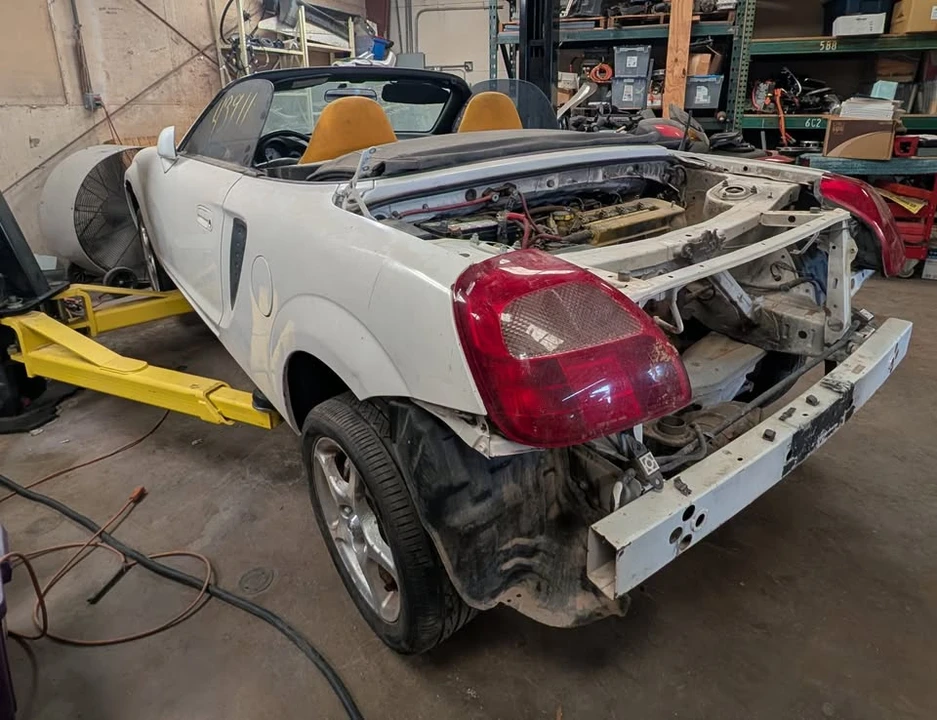 2000 Toyota MR2 Spyder/MR-S - Image 5 of 6