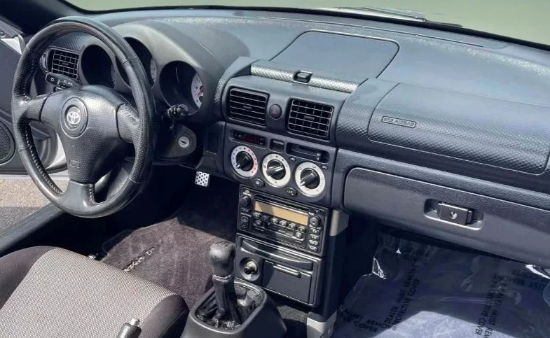 2000 Toyota MR2 Spyder/MR-S - Image 10 of 11