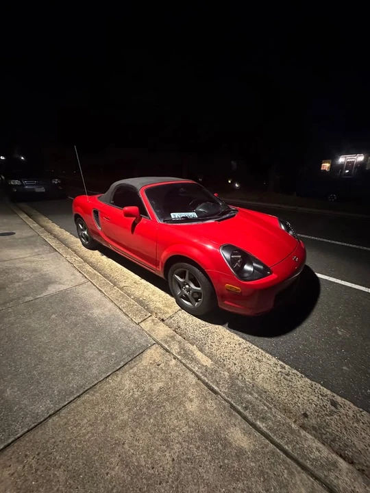 2000 Toyota MR2 Spyder/MR-S - Image 2 of 11
