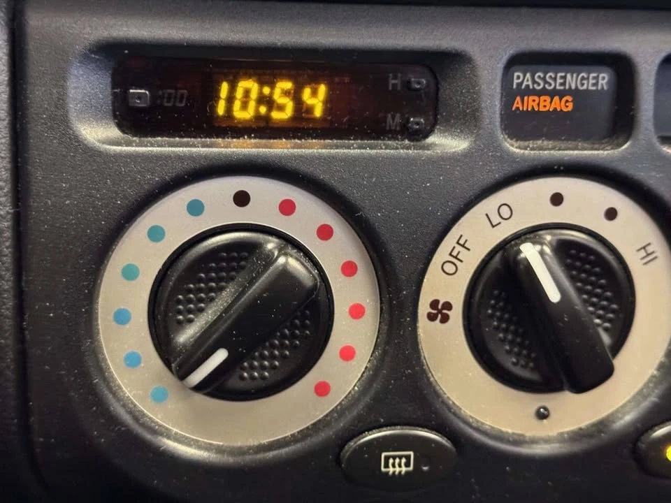 2000 Toyota MR2 Spyder/MR-S - Image 18 of 20