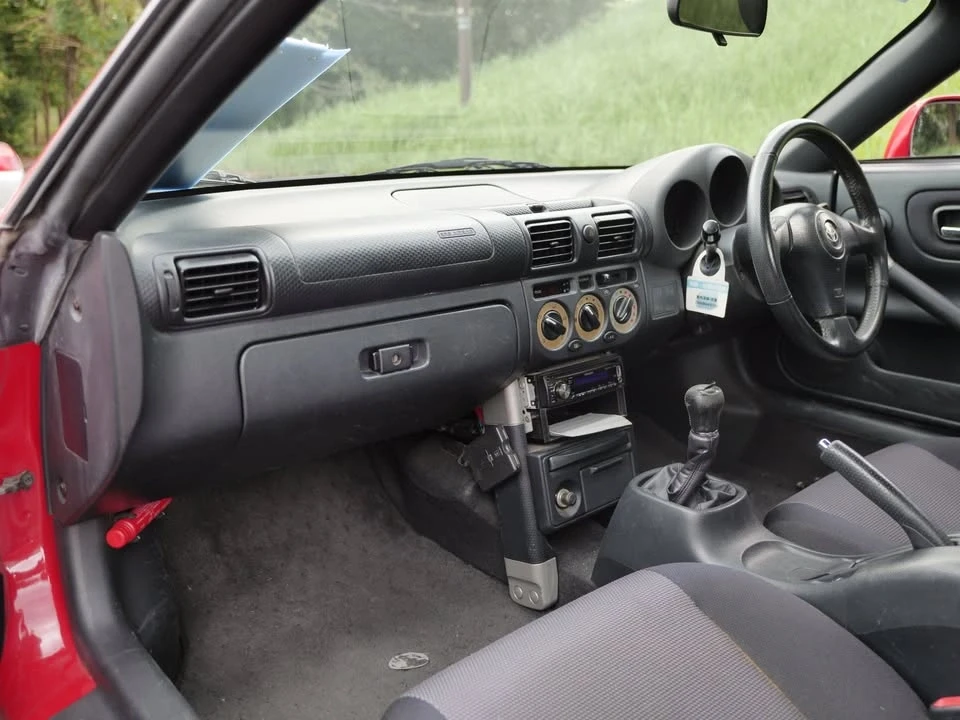 2000 Toyota MR2 Spyder/MR-S - Image 13 of 17
