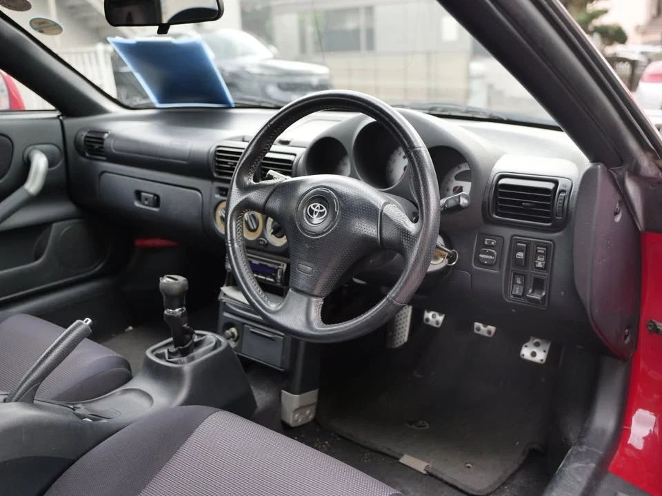 2000 Toyota MR2 Spyder/MR-S - Image 15 of 17