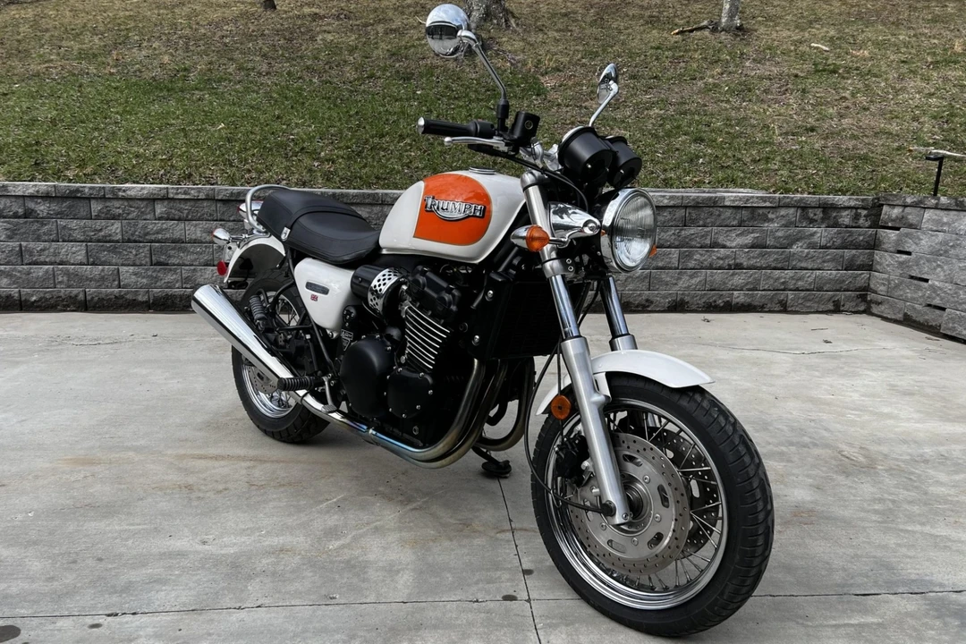 2000 Triumph - Image 3 of 7