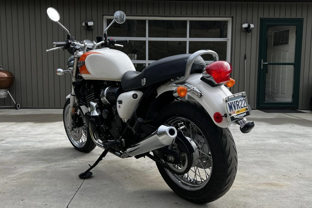 2000 Triumph - Image 2 of 7