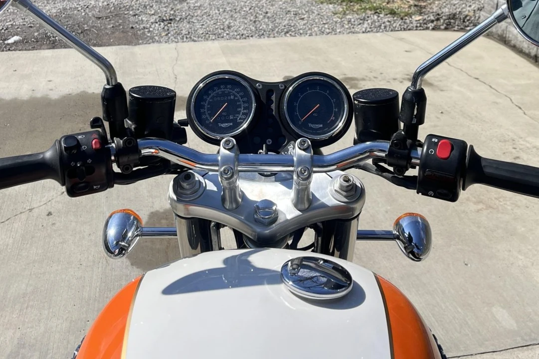 2000 Triumph - Image 4 of 7