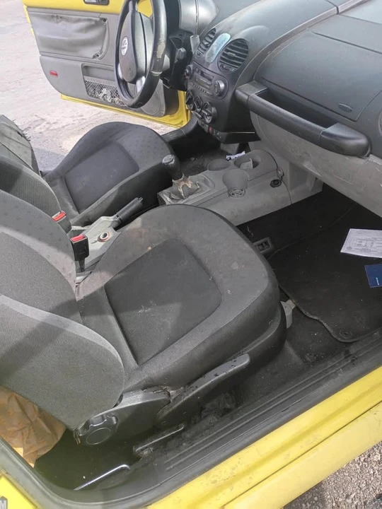 2000 Volkswagen New Beetle - Image 8 of 9