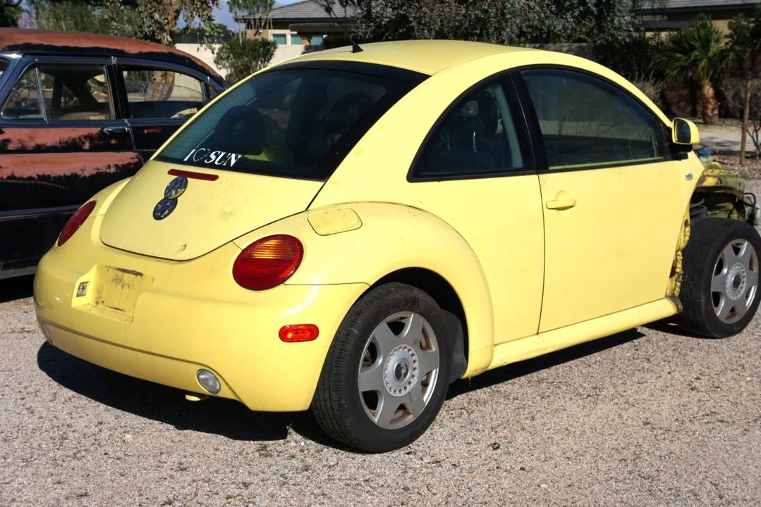 2000 Volkswagen New Beetle - Image 3 of 12