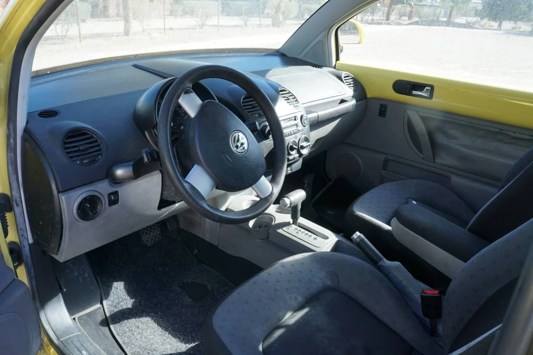 2000 Volkswagen New Beetle - Image 9 of 12