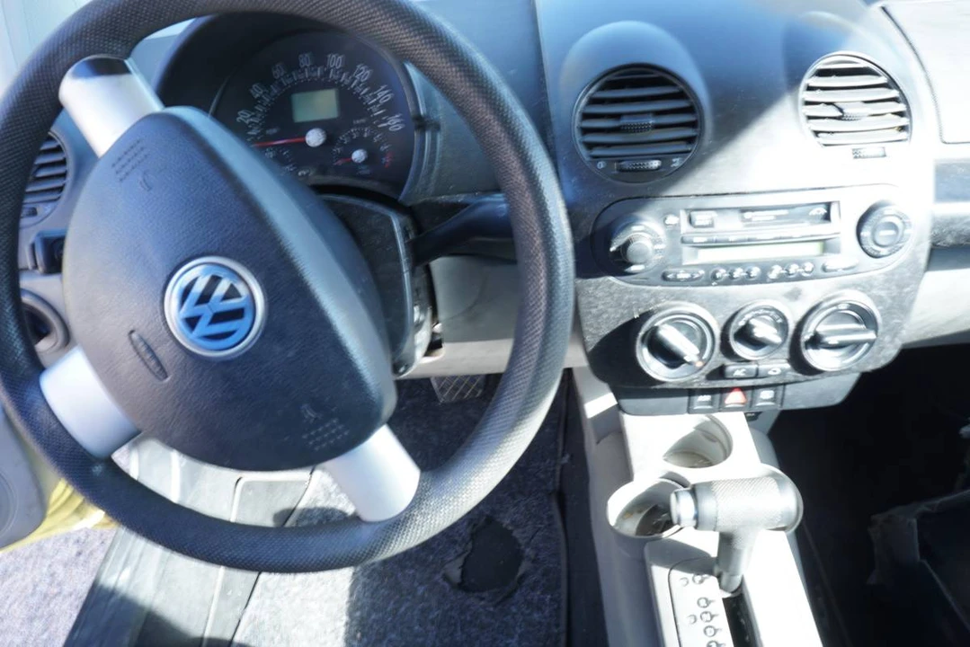 2000 Volkswagen New Beetle - Image 11 of 12