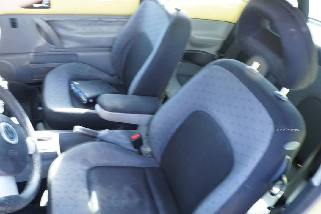 2000 Volkswagen New Beetle - Image 10 of 12