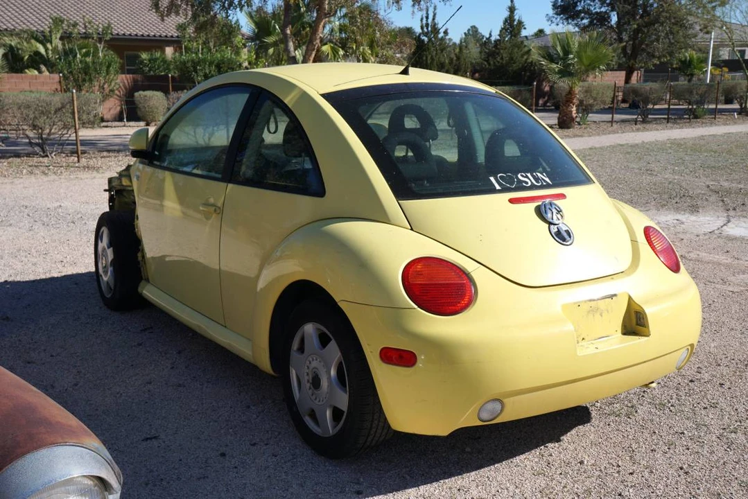 2000 Volkswagen New Beetle - Image 2 of 12