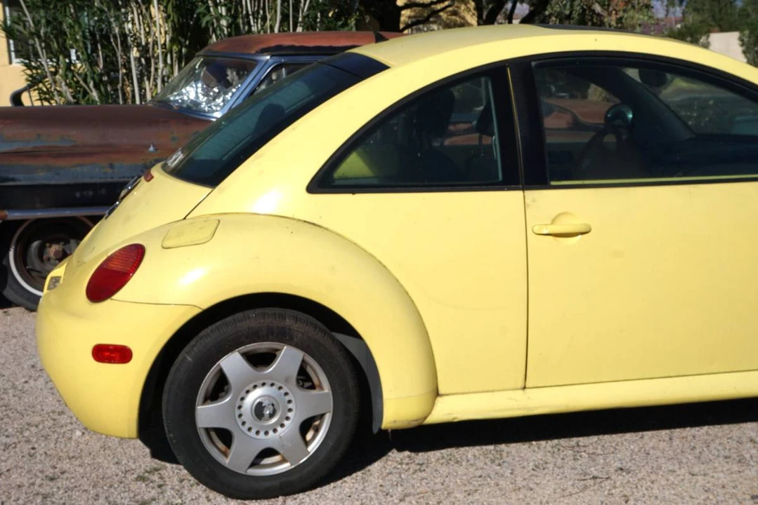 2000 Volkswagen New Beetle - Image 5 of 12