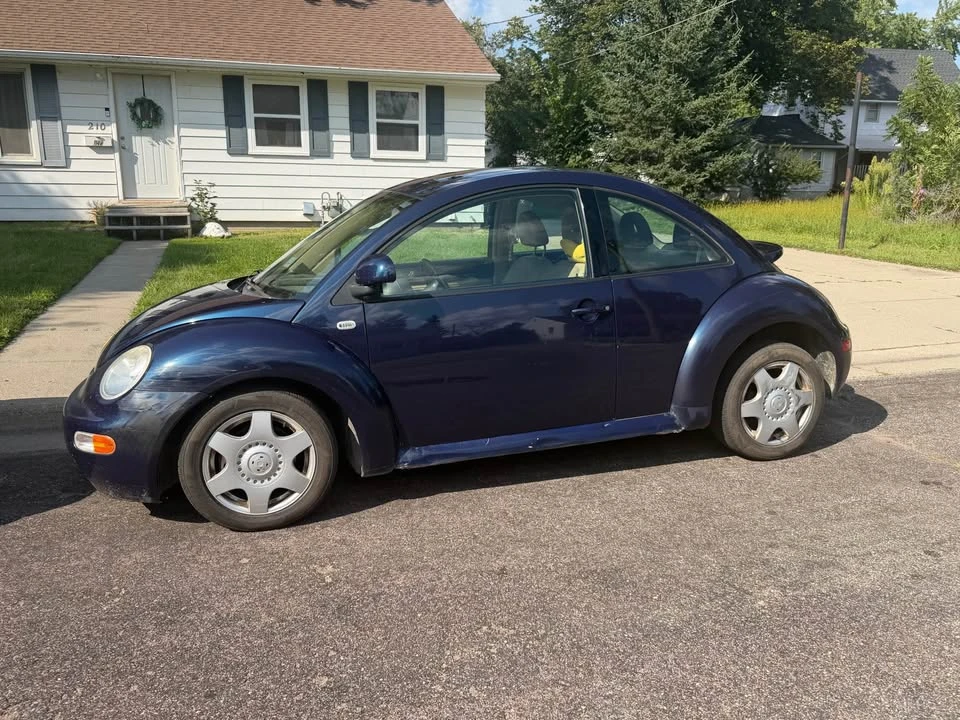 2000 Volkswagen New Beetle - Image 3 of 4