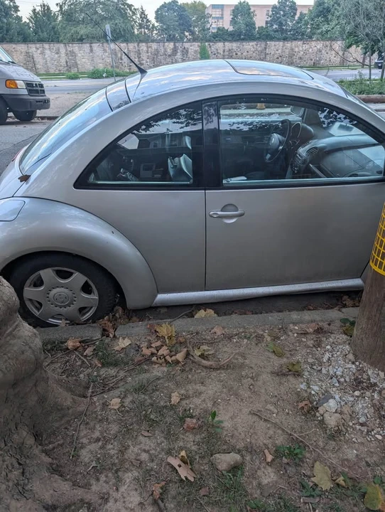 2000 Volkswagen New Beetle - Image 2 of 10