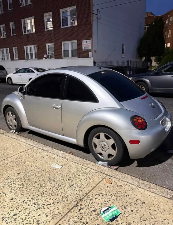 2000 Volkswagen New Beetle - Image 2 of 4