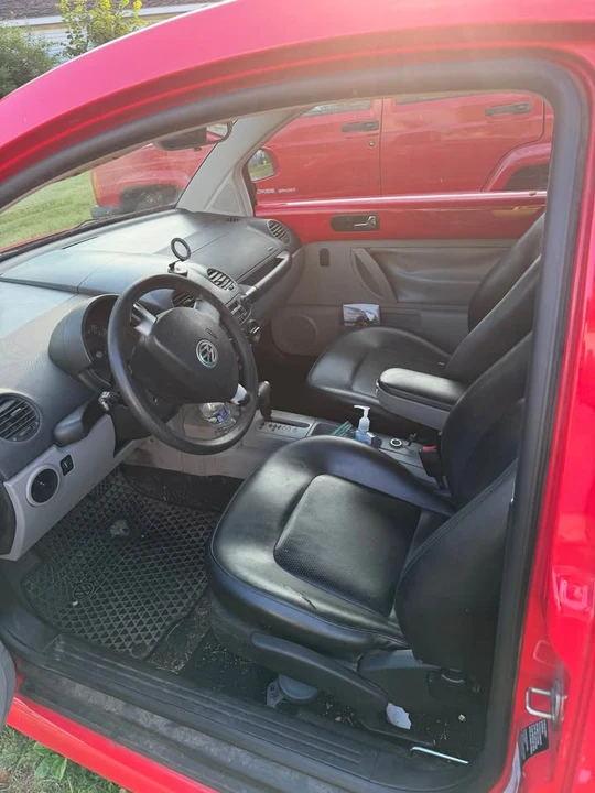 2000 Volkswagen New Beetle - Image 2 of 3