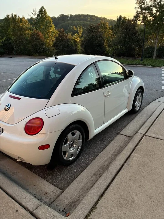 2000 Volkswagen New Beetle - Image 2 of 9