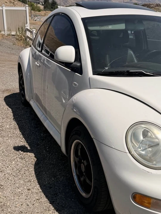 2000 Volkswagen New Beetle - Image 2 of 11