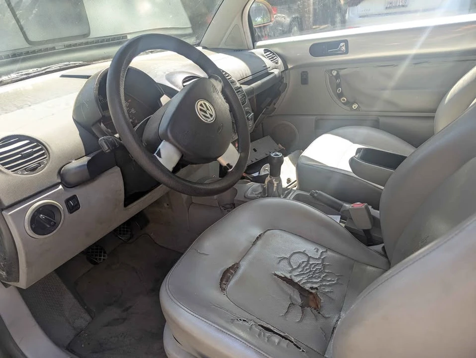 2000 Volkswagen New Beetle - Image 7 of 11