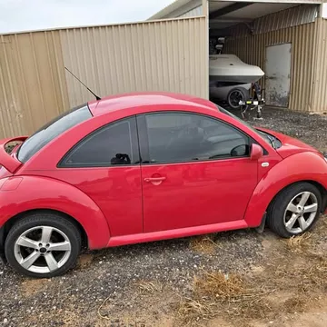 2000 Volkswagen Beetle 2.0T Turbo Launch Edition Hatchback 2D