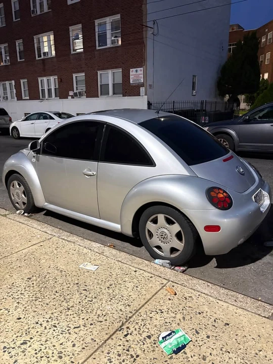 2000 Volkswagen New Beetle - Image 2 of 4