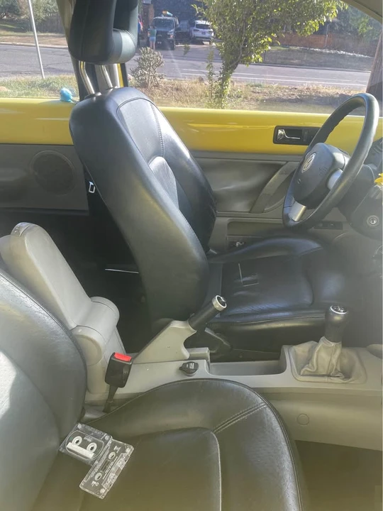 2000 Volkswagen New Beetle - Image 3 of 4