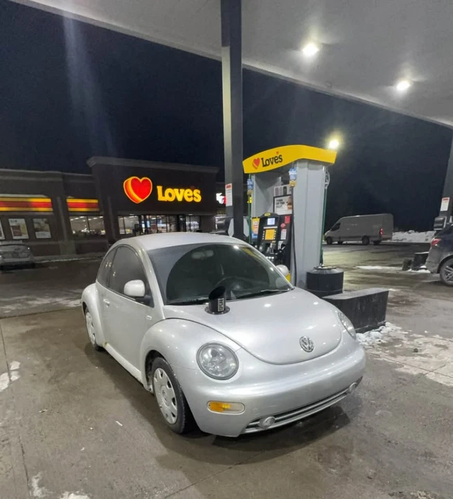 2000 Volkswagen New Beetle - Image 2 of 5