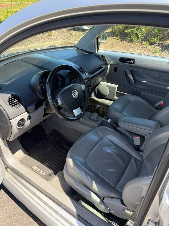 2000 Volkswagen New Beetle - Image 6 of 11