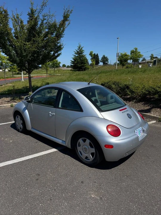 2000 Volkswagen New Beetle - Image 2 of 11