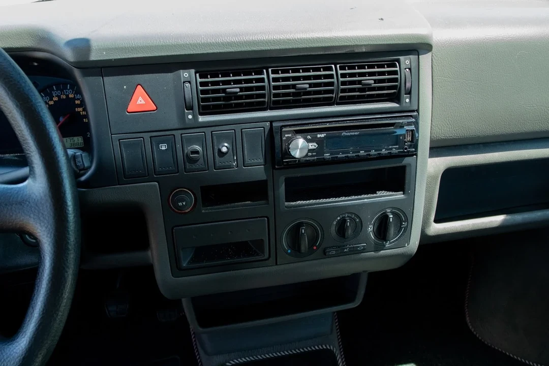 2000 Volkswagen EuroVan - Image 25 of 30