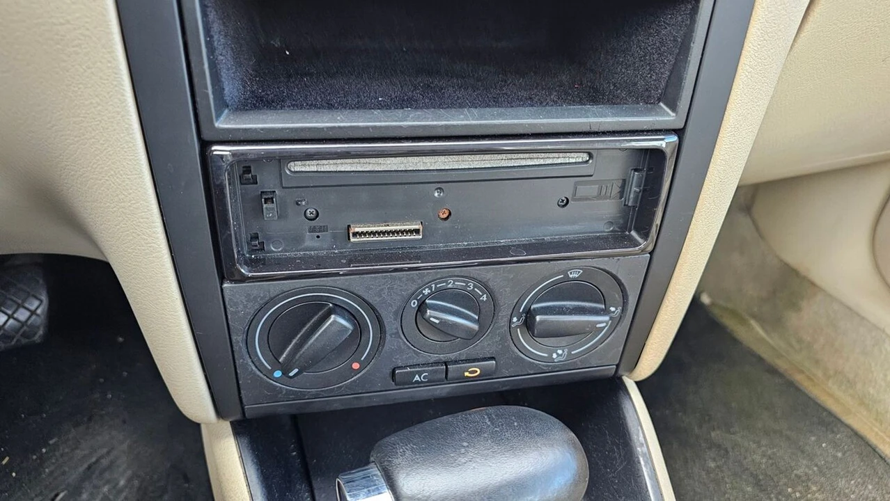 2000 Volkswagen A4 Jetta - Image 16 of 21
