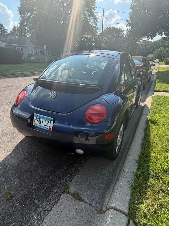 2000 Volkswagen New Beetle - Image 2 of 4