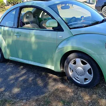 2000 Volkswagen New Beetle 2.5 Hatchback 2D