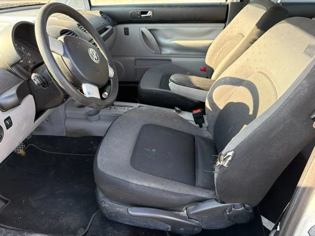 2000 Volkswagen New Beetle - Image 6 of 8