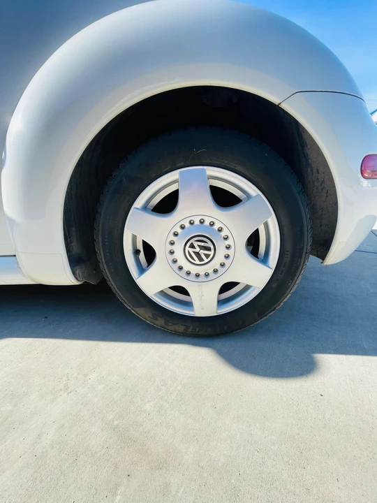 2000 Volkswagen New Beetle - Image 11 of 31