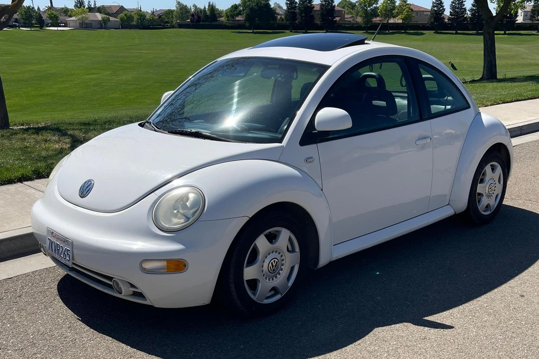 2000 Volkswagen New Beetle - Image 2 of 31