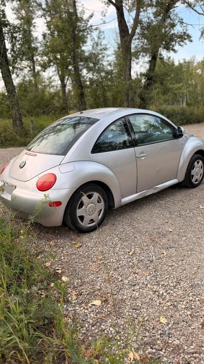 2000 Volkswagen New Beetle - Image 3 of 7