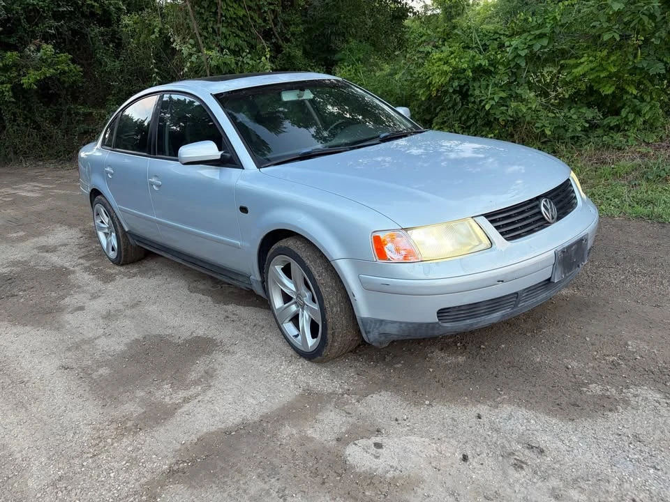2000 Volkswagen Passat - Image 2 of 8