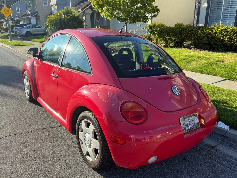2000 Volkswagen New Beetle - Image 2 of 3