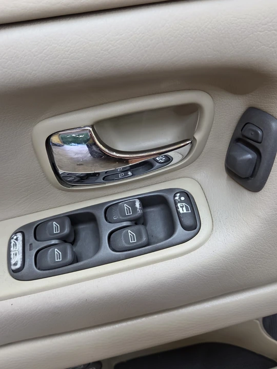 2000 Volvo C70 1st Gen - Image 15 of 28