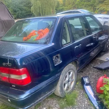 2000 Volvo S70