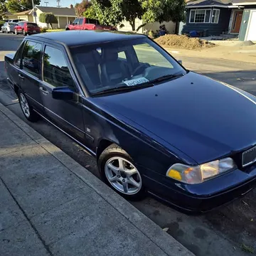 2000 Volvo S70 Sedan 4D