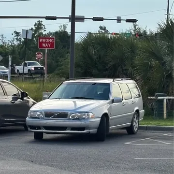 2000 Volvo V70 2.4 Wagon 4D